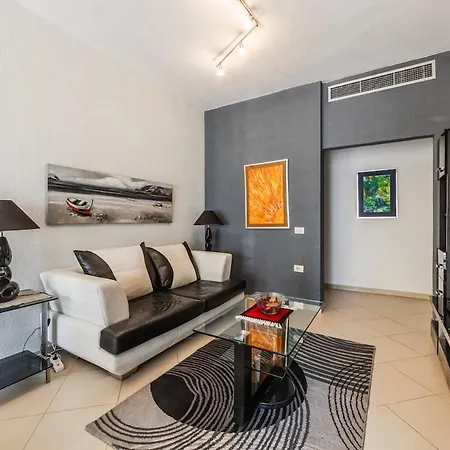 Classic Retreat By Pikhost Appartement Tirana